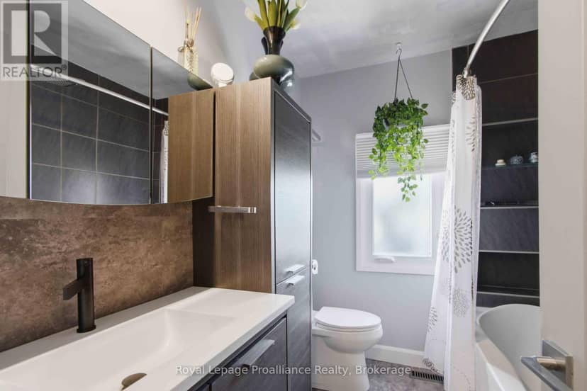 57 Tripp Boulevard — photo 12 of 24