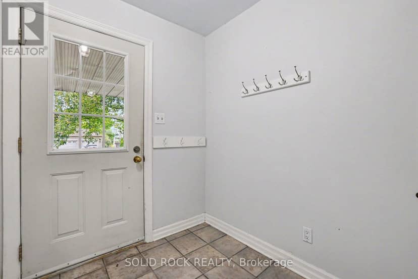 889 Mountainview Avenue — photo 13 of 40