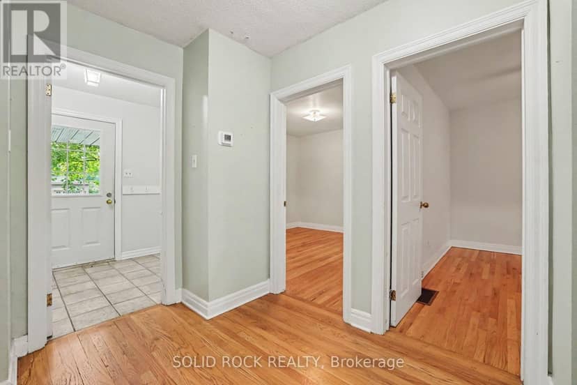 889 Mountainview Avenue — photo 15 of 40