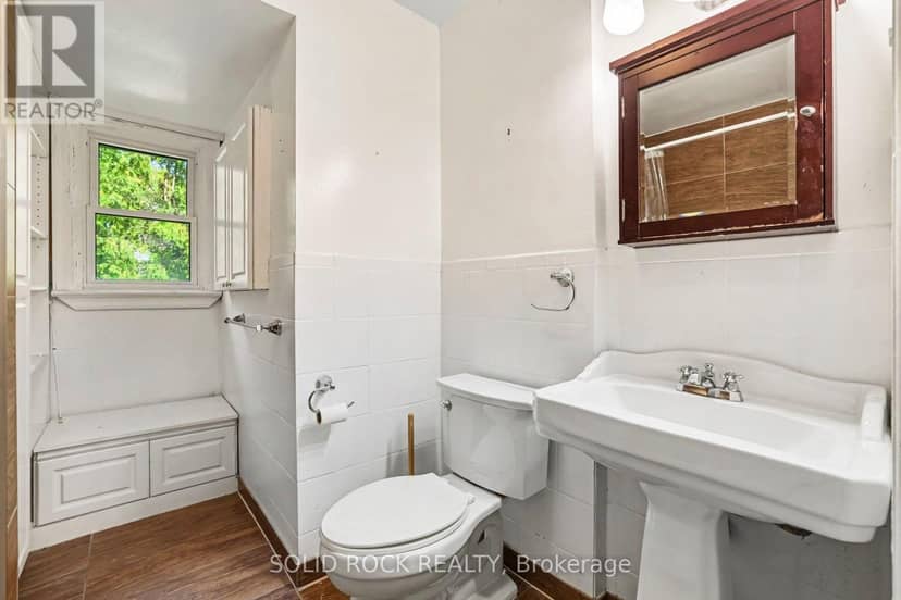 889 Mountainview Avenue — photo 21 of 40