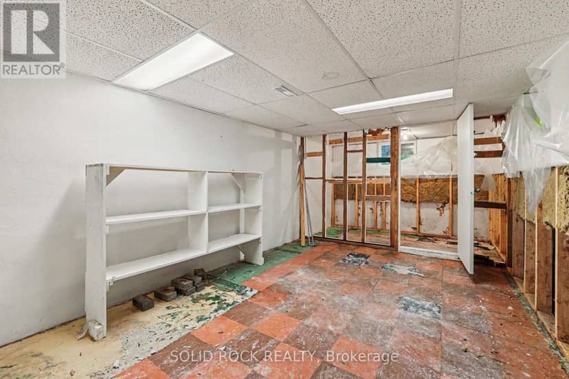 889 Mountainview Avenue — photo 23 of 40