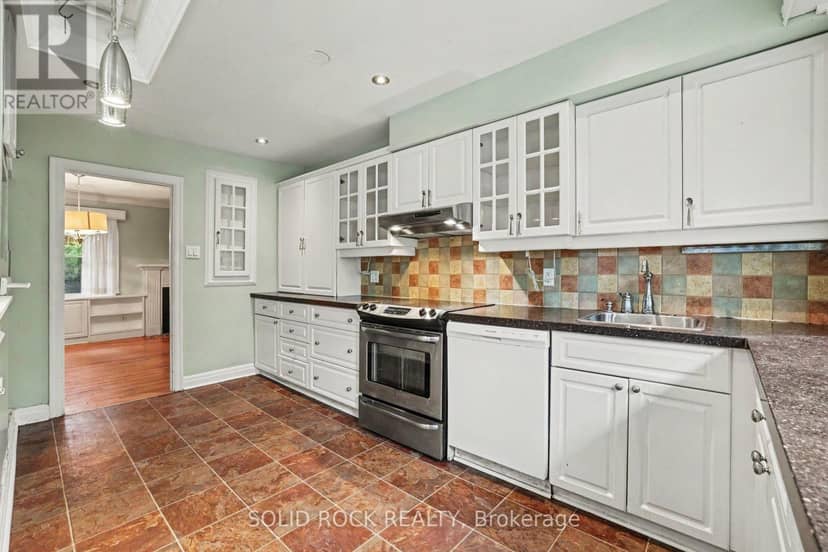 889 Mountainview Avenue — photo 7 of 40