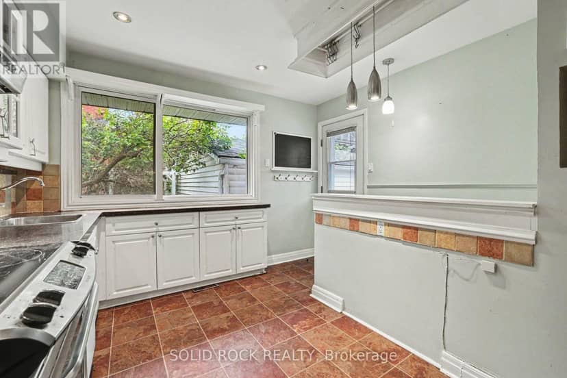 889 Mountainview Avenue — photo 8 of 40