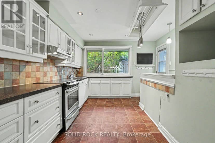 889 Mountainview Avenue — photo 9 of 40