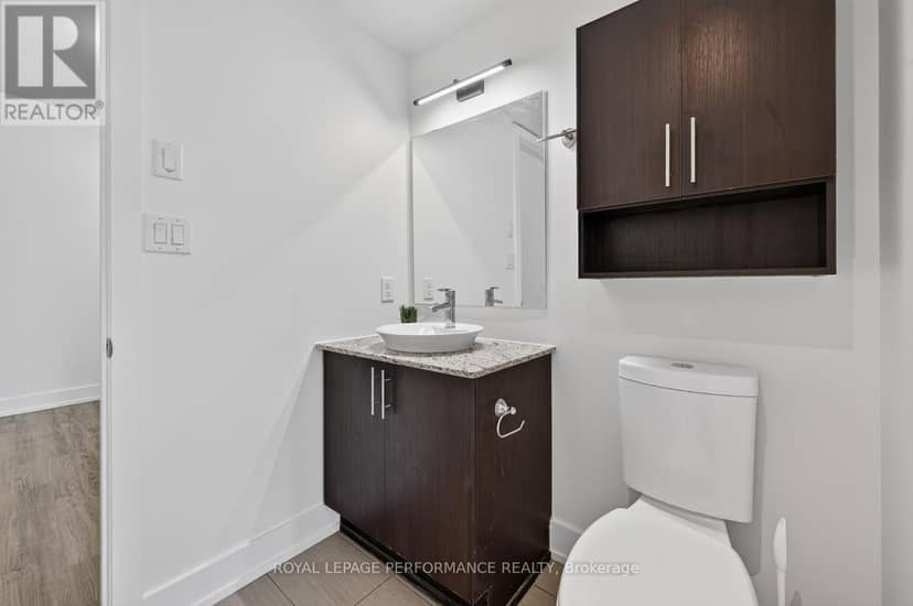 903 - 100 Champagne Avenue S — photo 22 of 28
