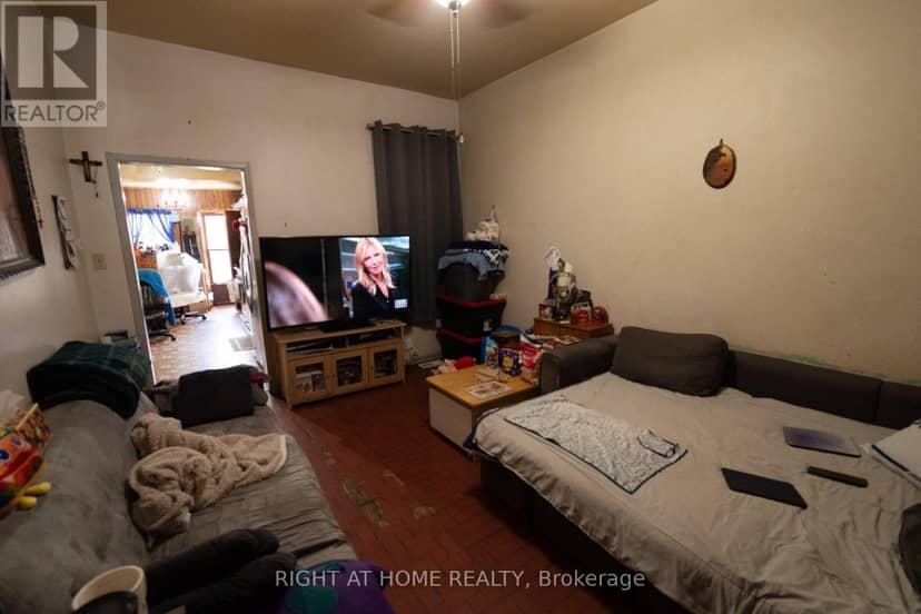 60 Foxley Street, Toronto, photo 7