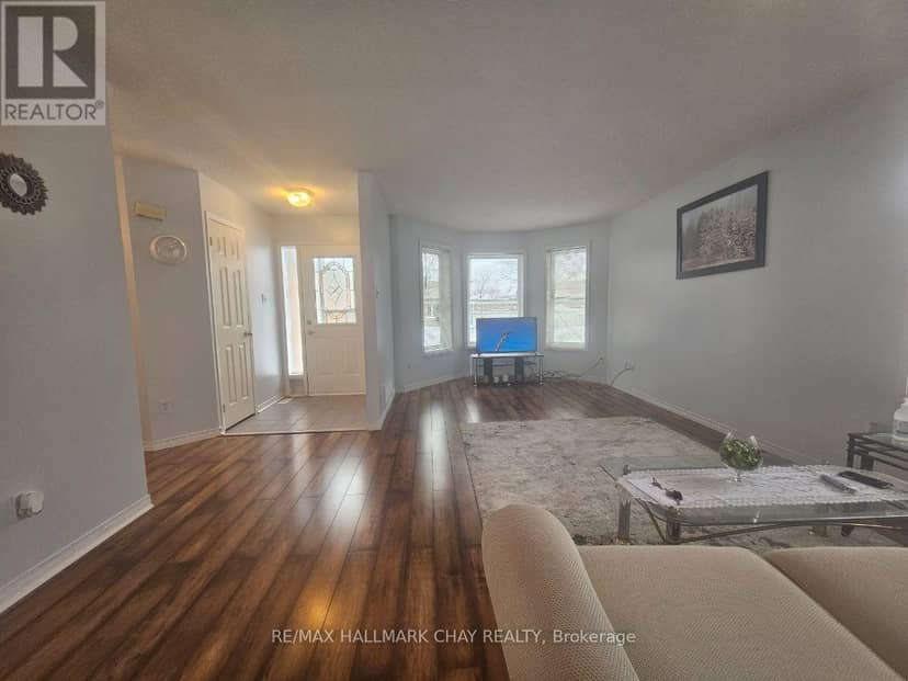 23 Morton Crescent — photo 5 of 24