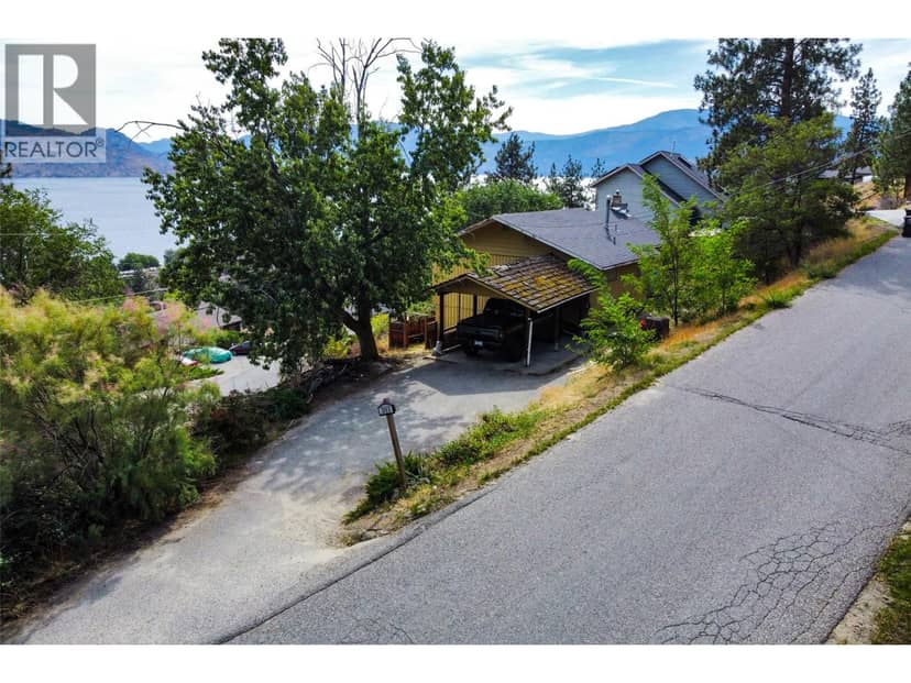 3960 Desert Pines Avenue, Peachland