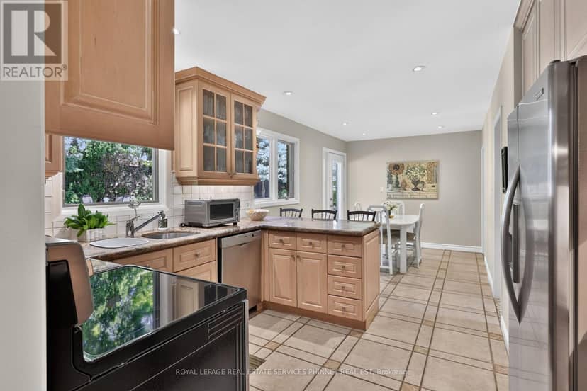 3708 Beechollow Crescent — photo 10 of 34