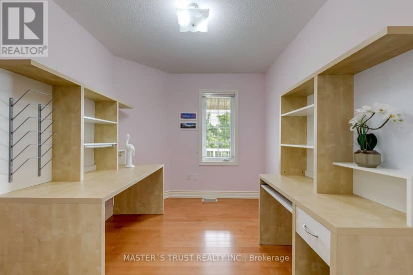 797 Khan Crescent — photo 40 of 40