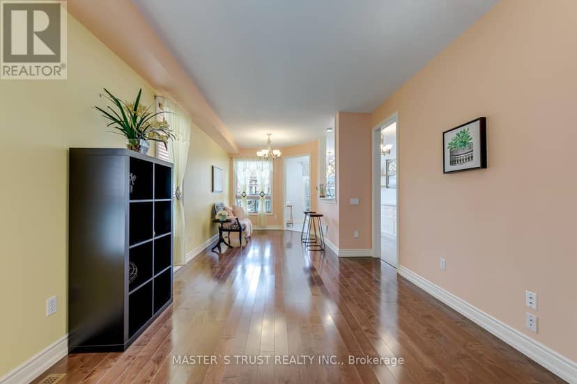 797 Khan Crescent — photo 7 of 40