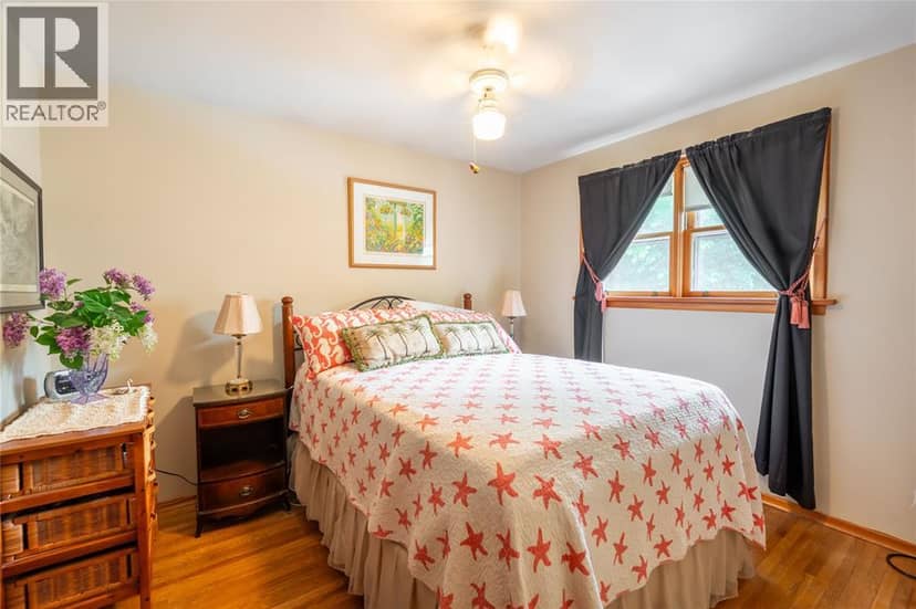 845 Vroom Avenue — photo 10 of 32