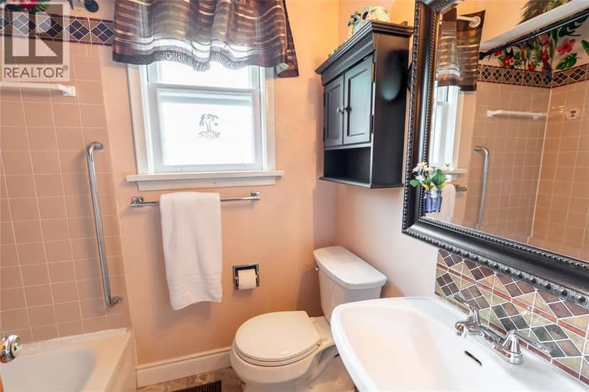 845 Vroom Avenue — photo 12 of 32