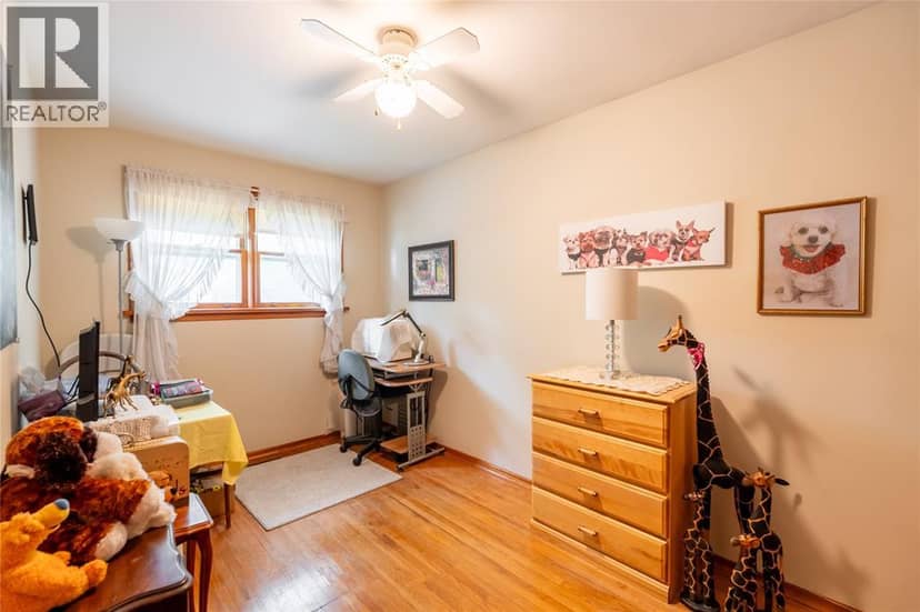 845 Vroom Avenue — photo 13 of 32