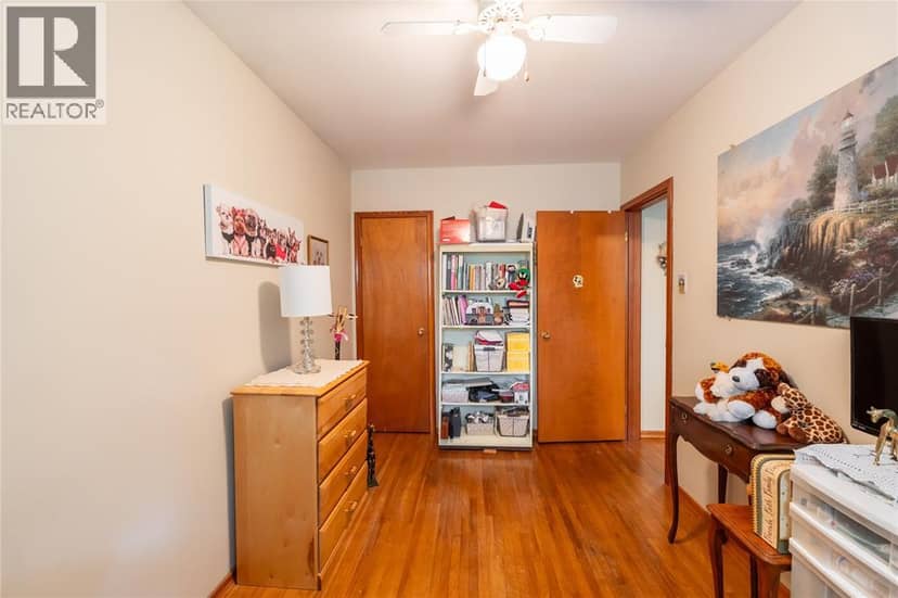 845 Vroom Avenue — photo 14 of 32