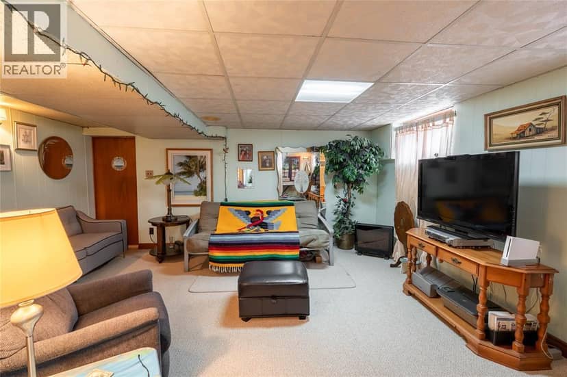 845 Vroom Avenue — photo 17 of 32