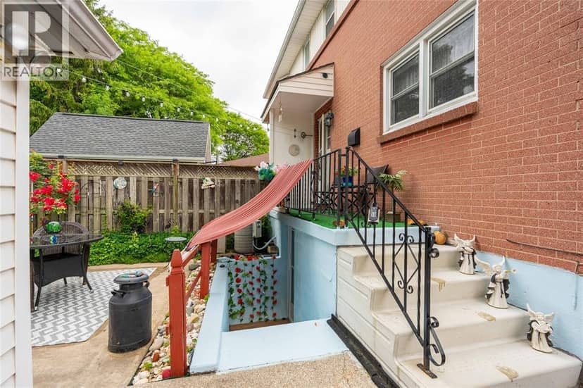 845 Vroom Avenue — photo 21 of 32