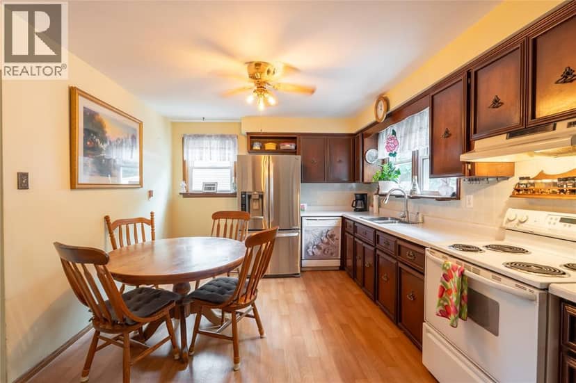 845 Vroom Avenue — photo 8 of 32