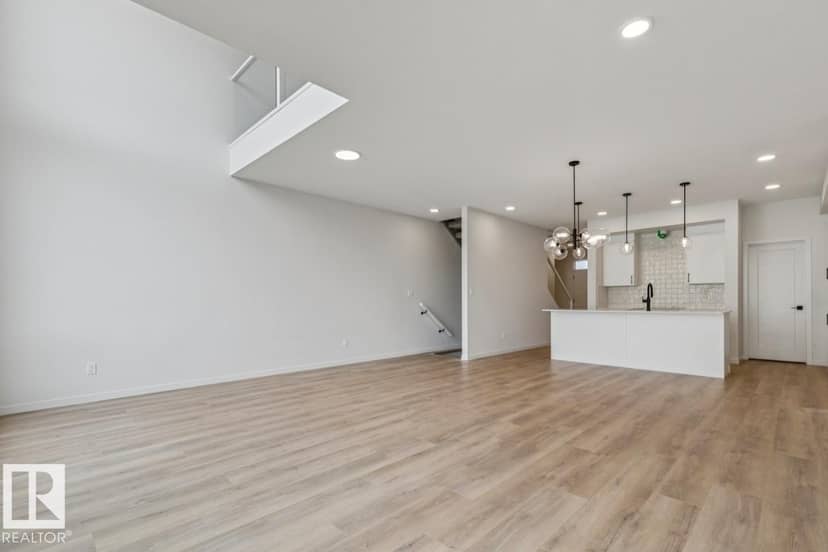 202 Stetson LO — photo 12 of 37