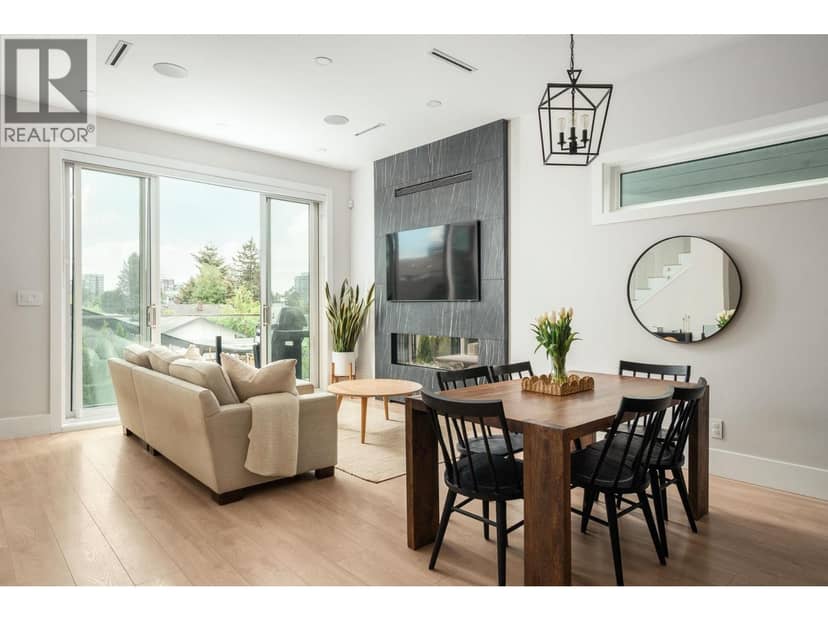 3 215 E 21ST STREET, North Vancouver