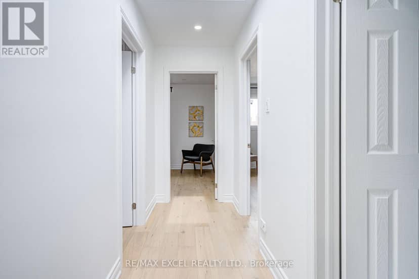 8 Simsbury Court — photo 15 of 40