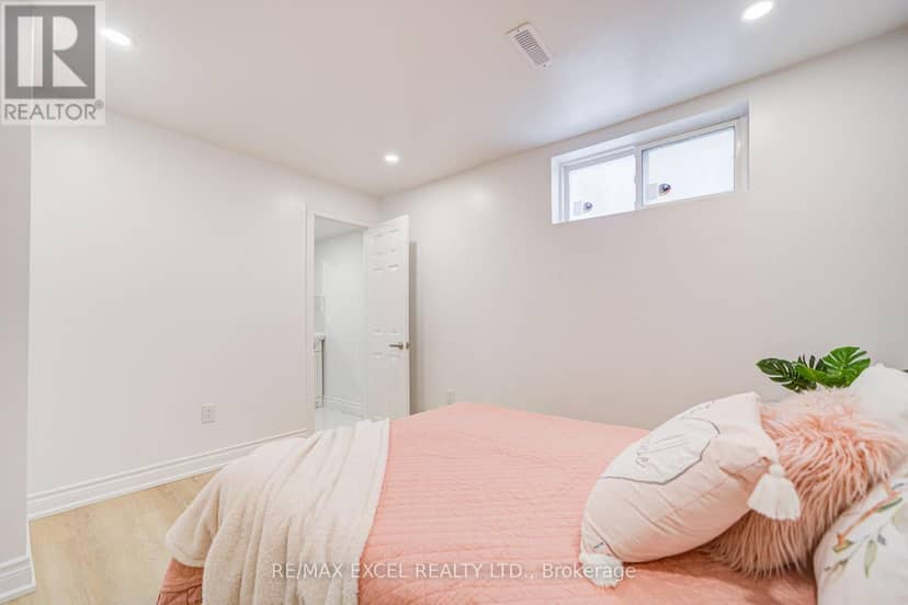 8 Simsbury Court — photo 38 of 40