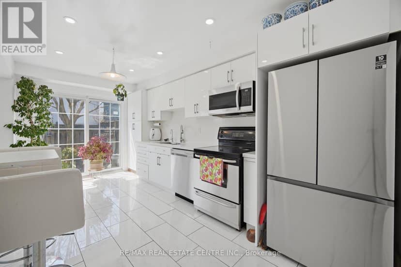 2 - 3 Hartnell Square — photo 11 of 34