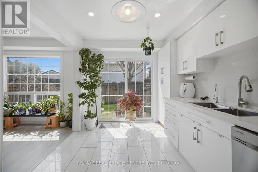 2 - 3 Hartnell Square — photo 13 of 34
