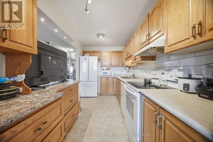 802 - 375 King Street N — photo 15 of 40