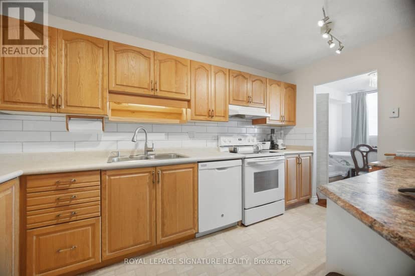 802 - 375 King Street N — photo 16 of 40