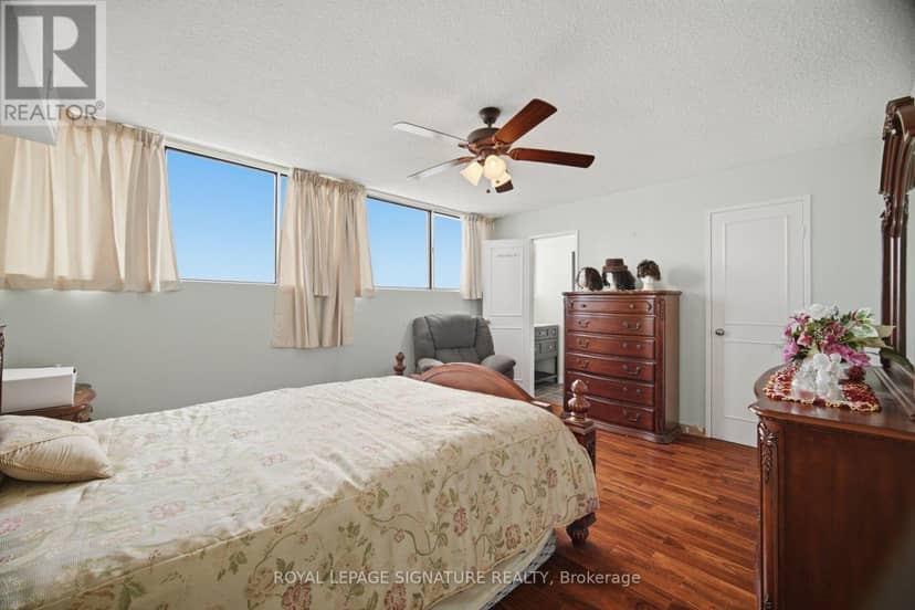 802 - 375 King Street N — photo 24 of 40