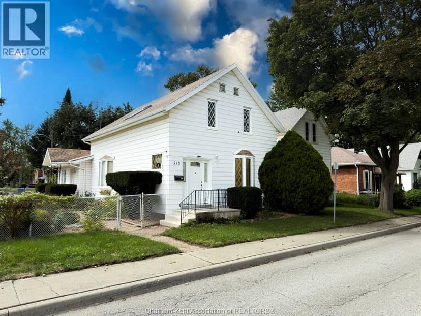210 Adelaide STREET South — photo 1 of 40