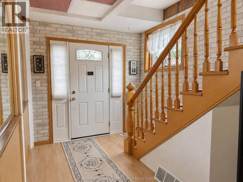 210 Adelaide STREET South — photo 19 of 40