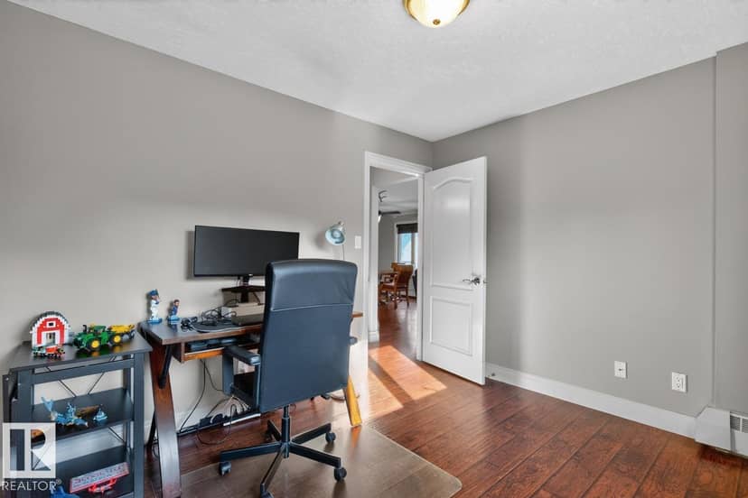 #52 9908 80 AV NW — photo 23 of 38