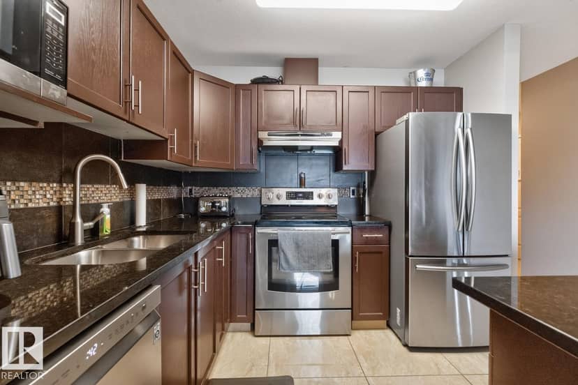 #52 9908 80 AV NW — photo 10 of 38