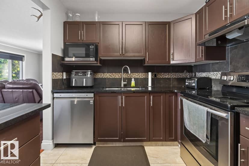 #52 9908 80 AV NW — photo 11 of 38