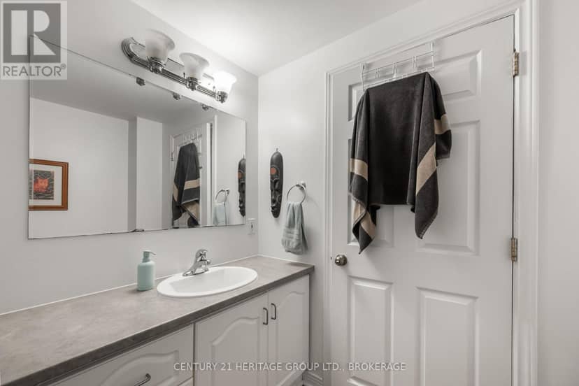 432 Barrie Street — photo 17 of 40