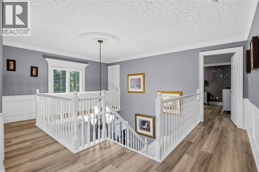 1876 Clarence Street — photo 28 of 40