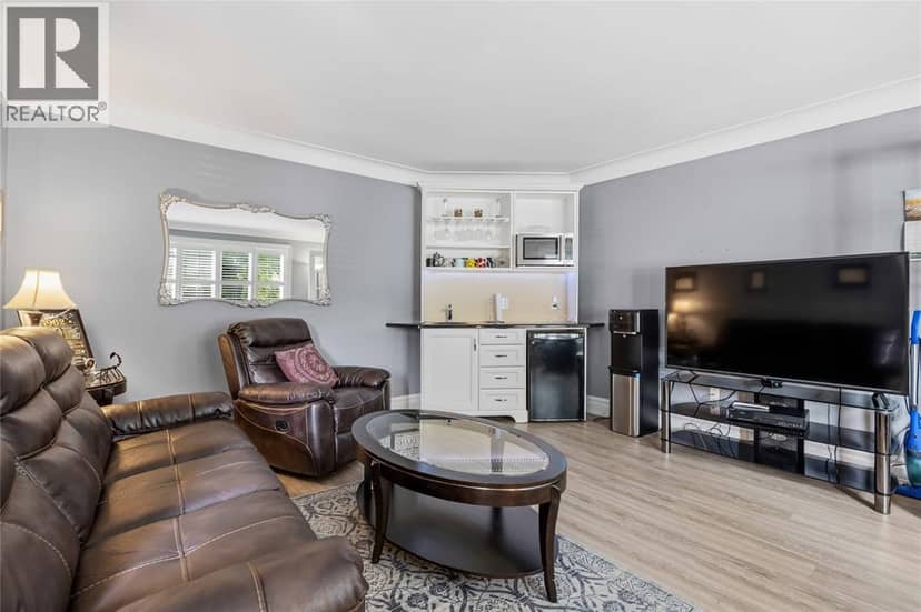 1876 Clarence Street, Sarnia, photo 5