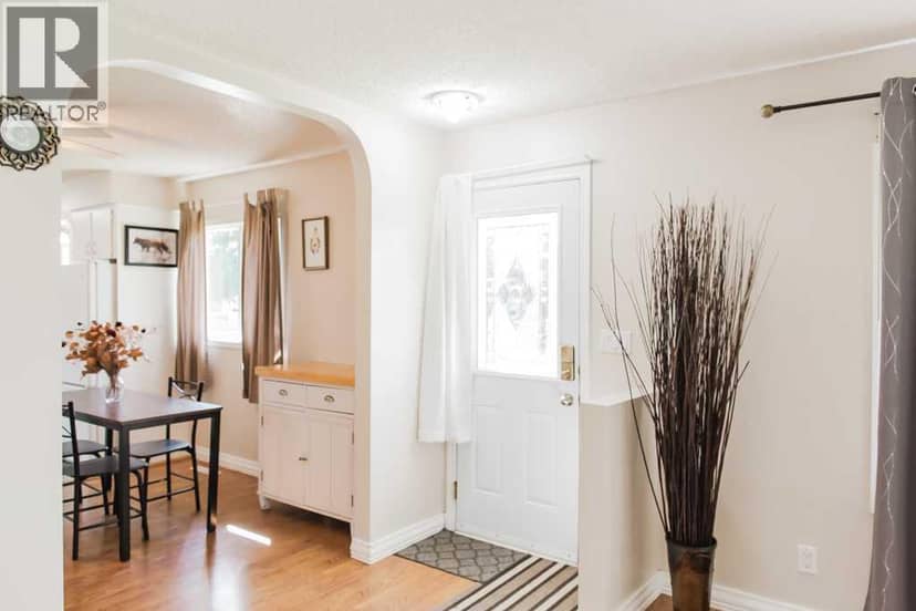 9940 88 Avenue — photo 9 of 40