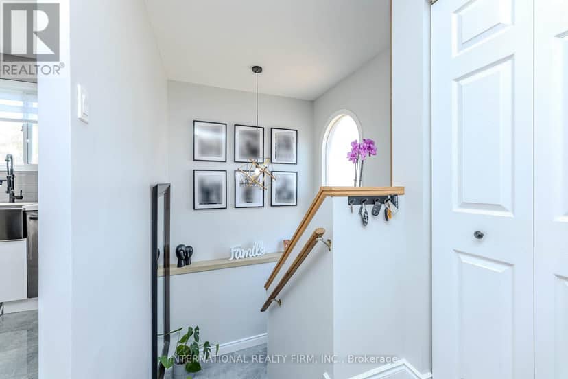 1291 Consort Crescent — photo 7 of 40