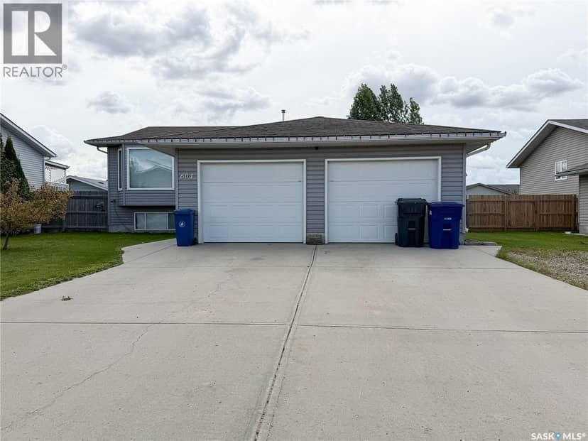 604 7th AVENUE W, Meadow Lake, photo 2