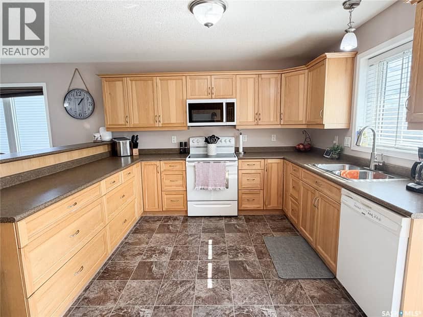 604 7th AVENUE W, Meadow Lake, photo 5