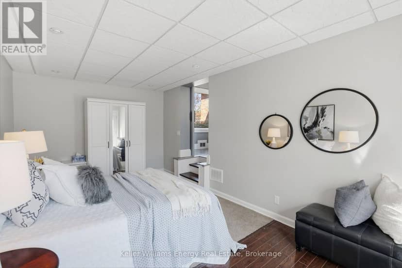 107 Sutherland Avenue — photo 16 of 40