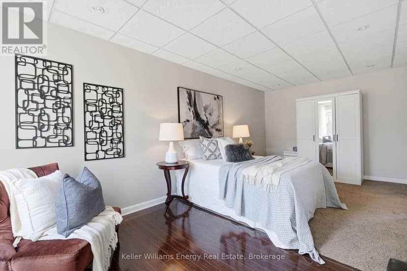 107 Sutherland Avenue — photo 15 of 40