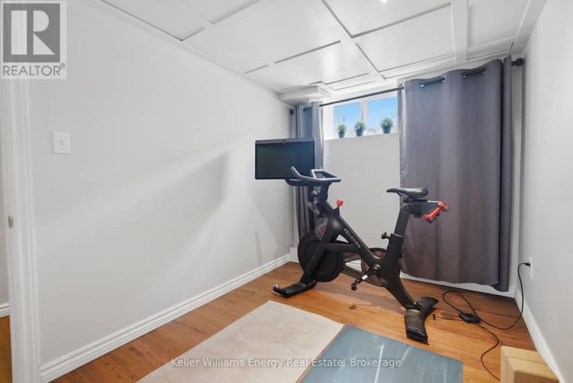 107 Sutherland Avenue — photo 29 of 40