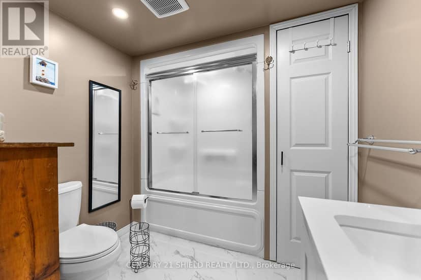 121 Maple Drive — photo 13 of 40
