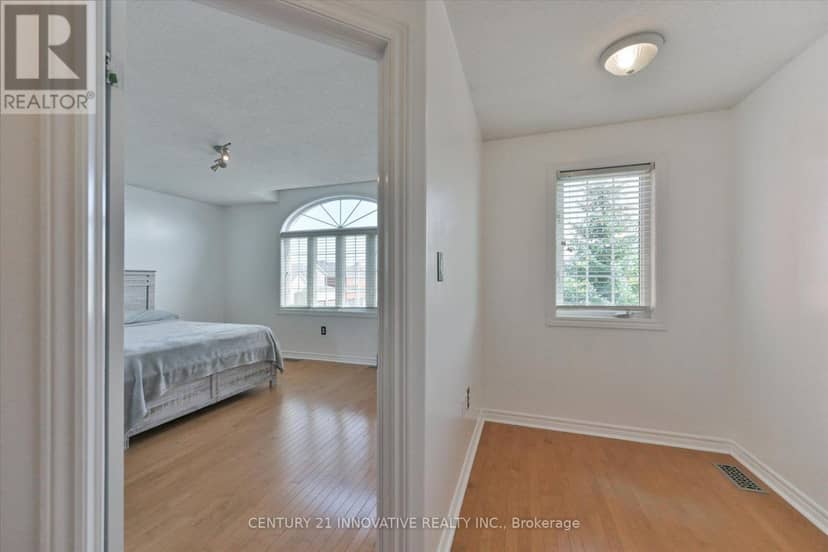 28 Empire Drive — photo 19 of 40
