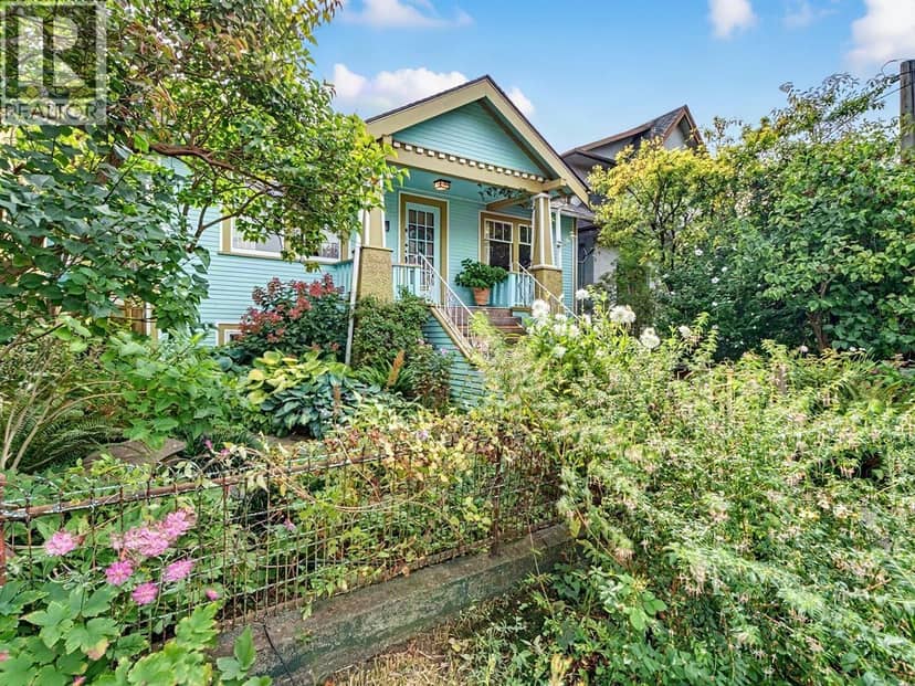 2076 TURNER STREET, Vancouver, photo 2