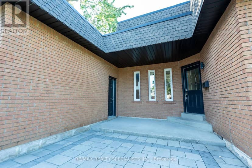 39 Parkside Drive, Brampton, photo 3